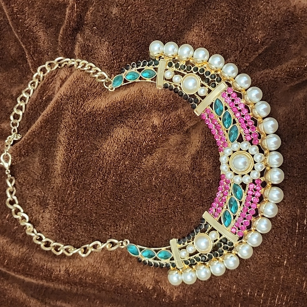 Elegant Pearl and Gemstone Necklace